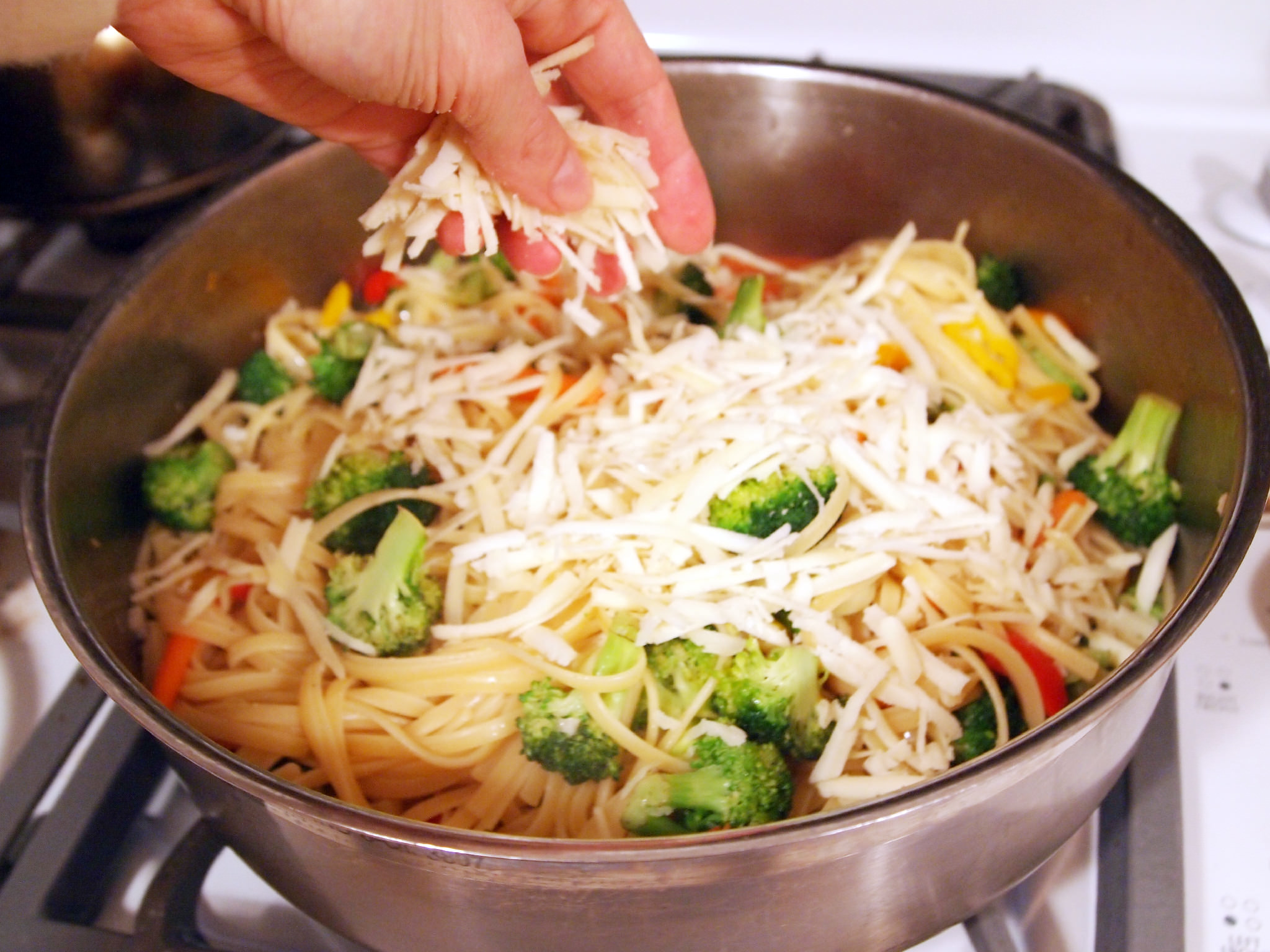 Freestyle Pasta Primavera is a quick, easy dinner recipe to save you on busy nights! Make it with whatever you have on hand! | ComfortablyDomestic.com